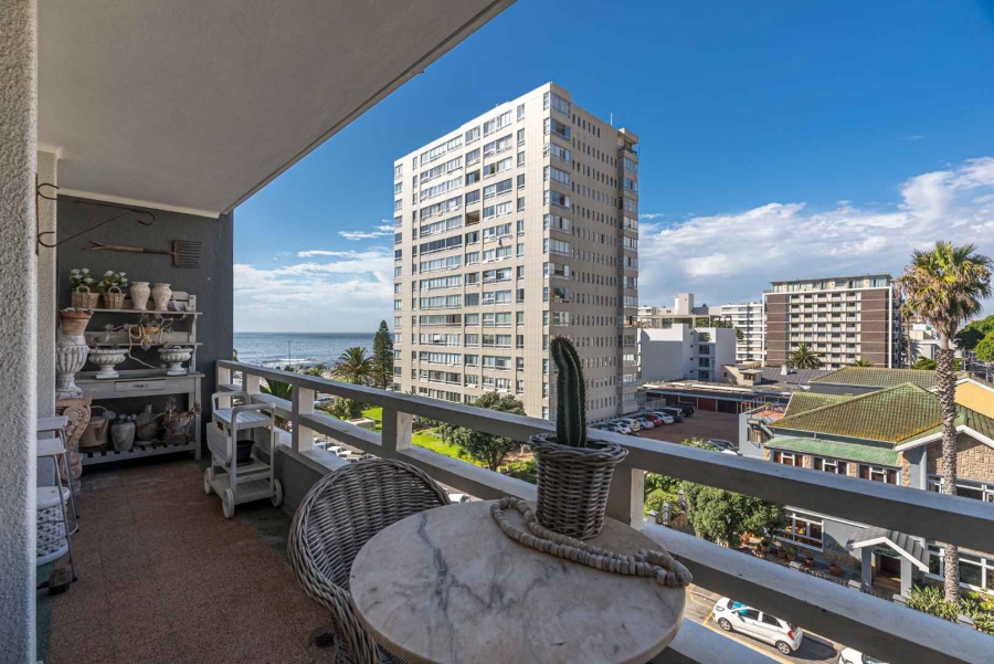 To Let 2 Bedroom Property for Rent in Sea Point Western Cape